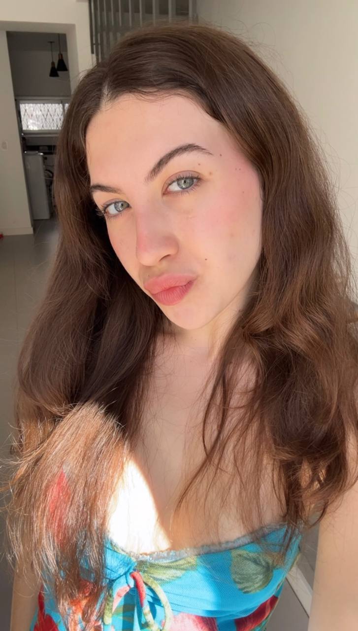 Nude girl Amber in Milwaukee