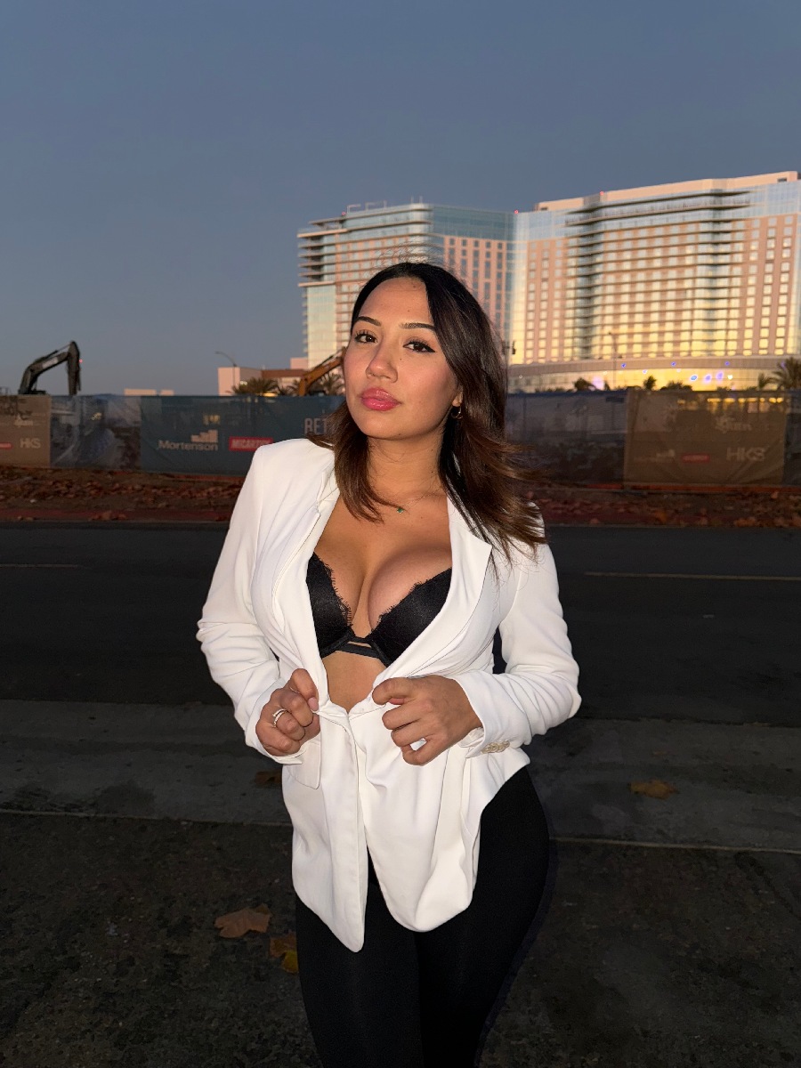 Take a pause and enjoy Ali Cruz — streaming from Milwaukee