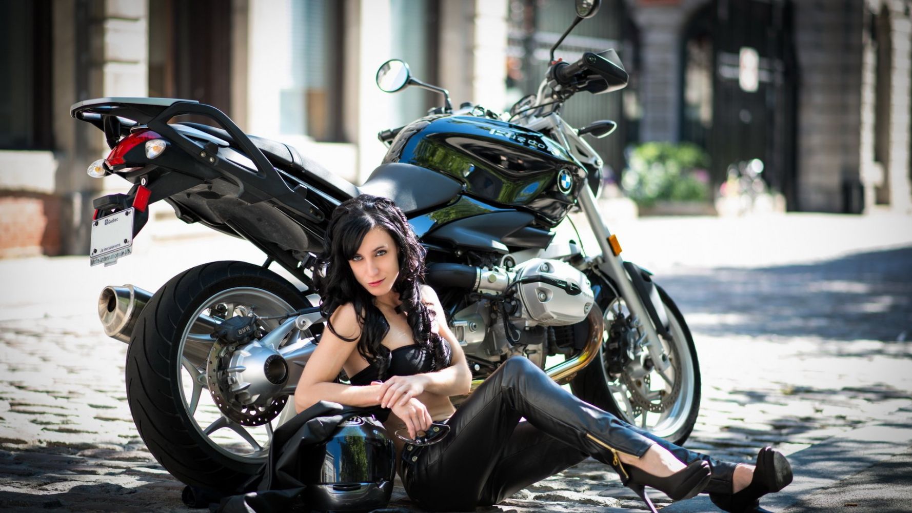 European women on bikes in Milwaukee