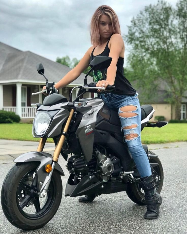 Beautiful girls and bikes in Milwaukee