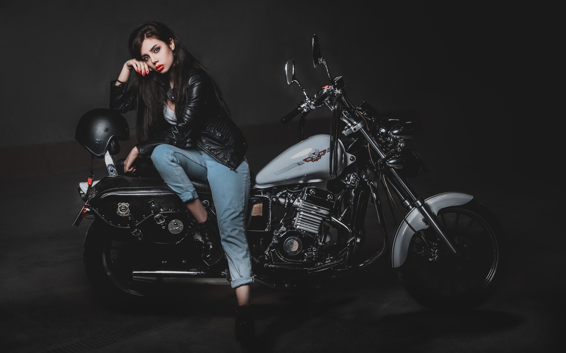 Biker girls: style and drive in Milwaukee