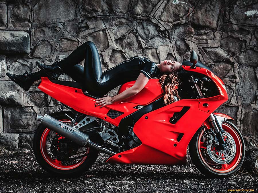 Beautiful girl Beautiful girls and motorcycles in Milwaukee